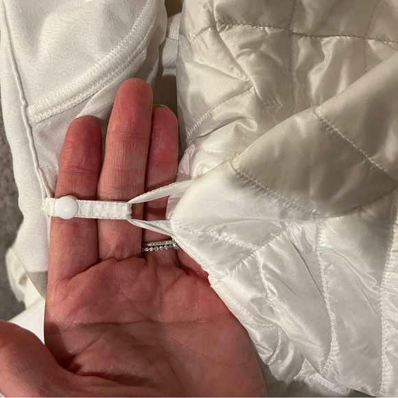 Lululemon Wind Runner Softshell Jacket & Vest White - Picture 5 of 7